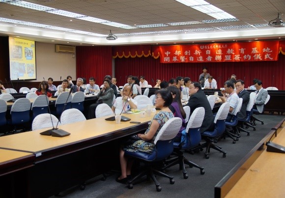 教育部長前來參訪中部創新自造教育基地 教育部長前來參訪中部創新自造教育基地