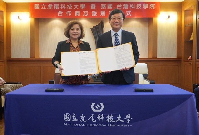 NFU) President Chang Shing-Liang (right) and BDI Institute Chairperson Lin-Chin Chang signed a memorandum of understanding (MOU) for collaboration, with both sides jointly cultivating Chinese language and vocational bilingual talents.