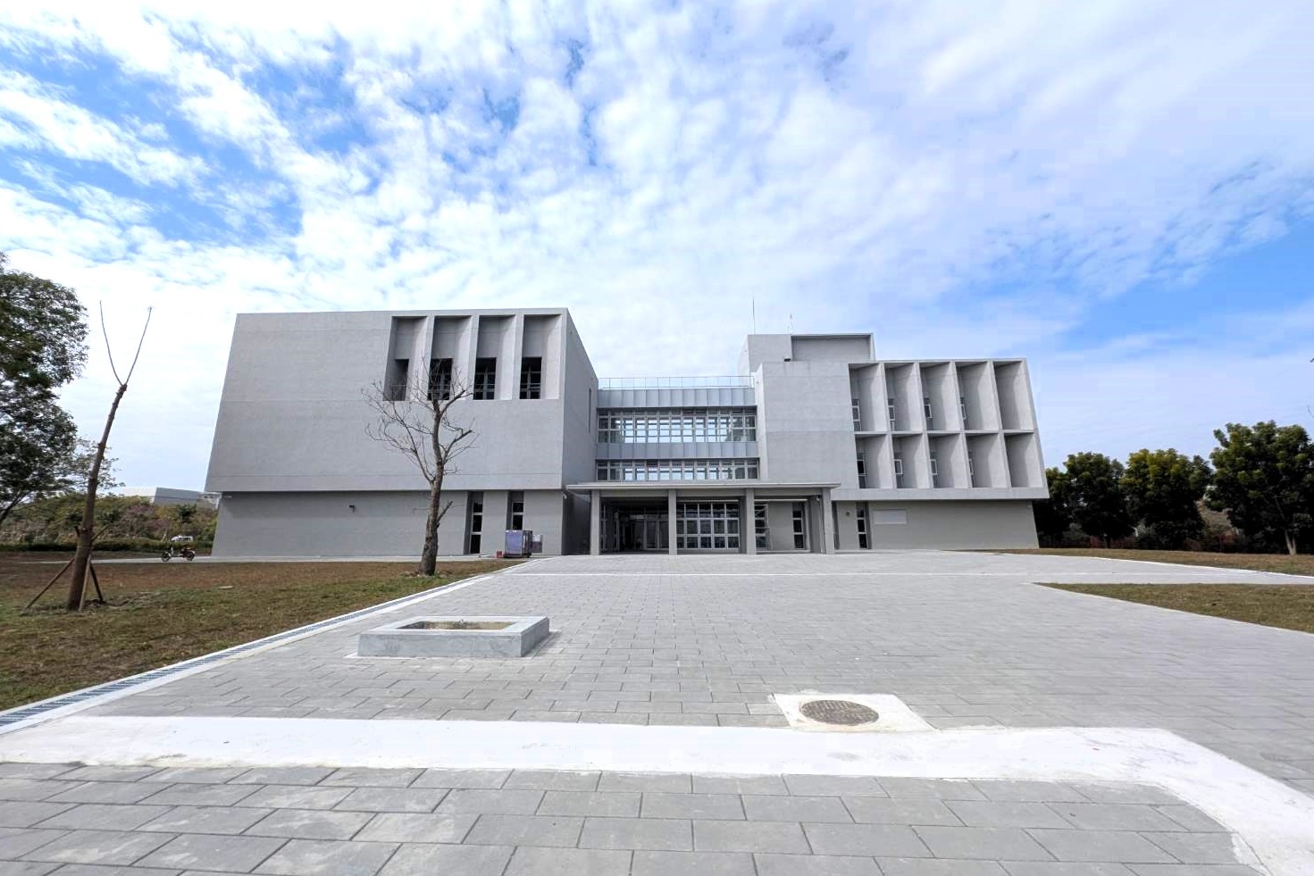 虎科大在高鐵校區國際產學大樓建置「AI 賦能地面無人載具動力模組」計畫基地,預計於115年底啟用。