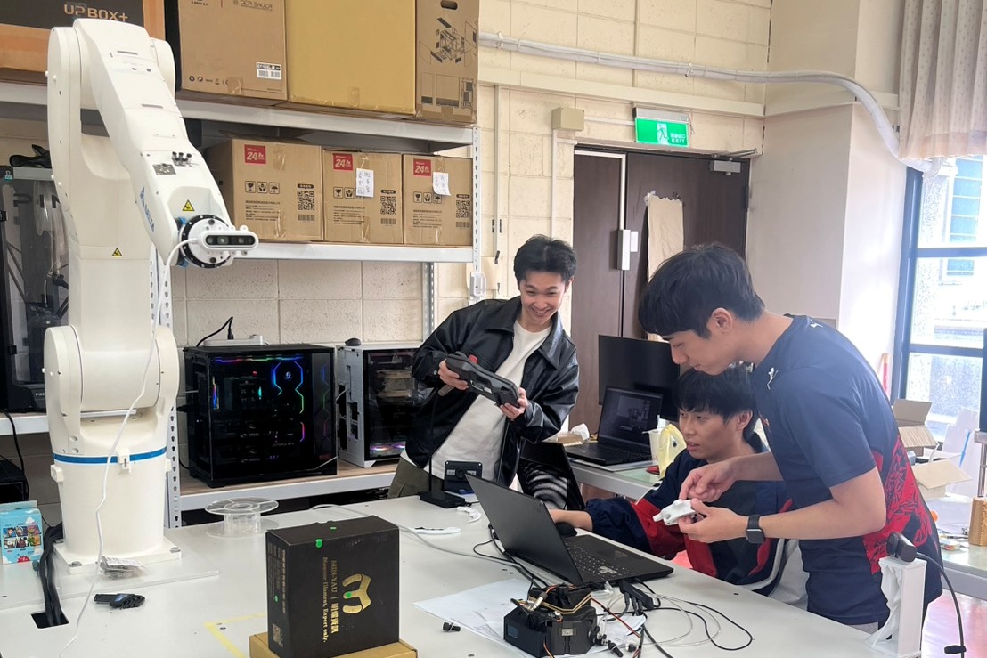 虎科大對接產業轉型需求,培育實戰型專業人才,計畫預計每年培養至少300 名智慧載具生力軍。