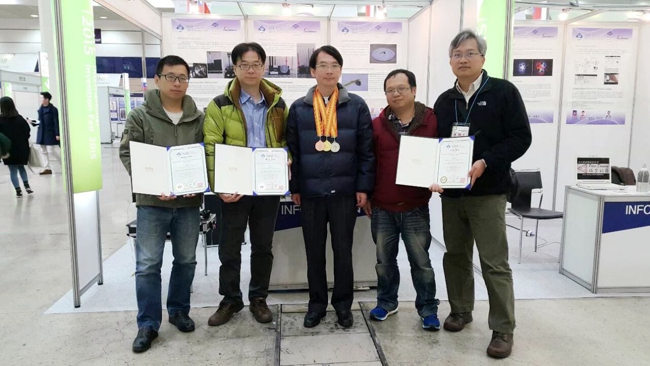 本校光電工程系及電子工程系高瞻計畫團隊 參加2015年韓國首爾國際發明展榮獲一金一銀一銅佳績
